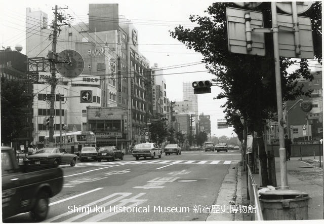 新宿歴史博物館 データベース 写真で見る新宿 四谷三丁目交差点 915