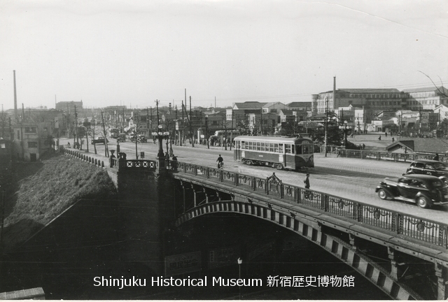 四谷見附橋、新宿方向