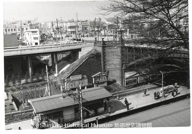 四谷見附橋、国鉄四谷駅ホーム