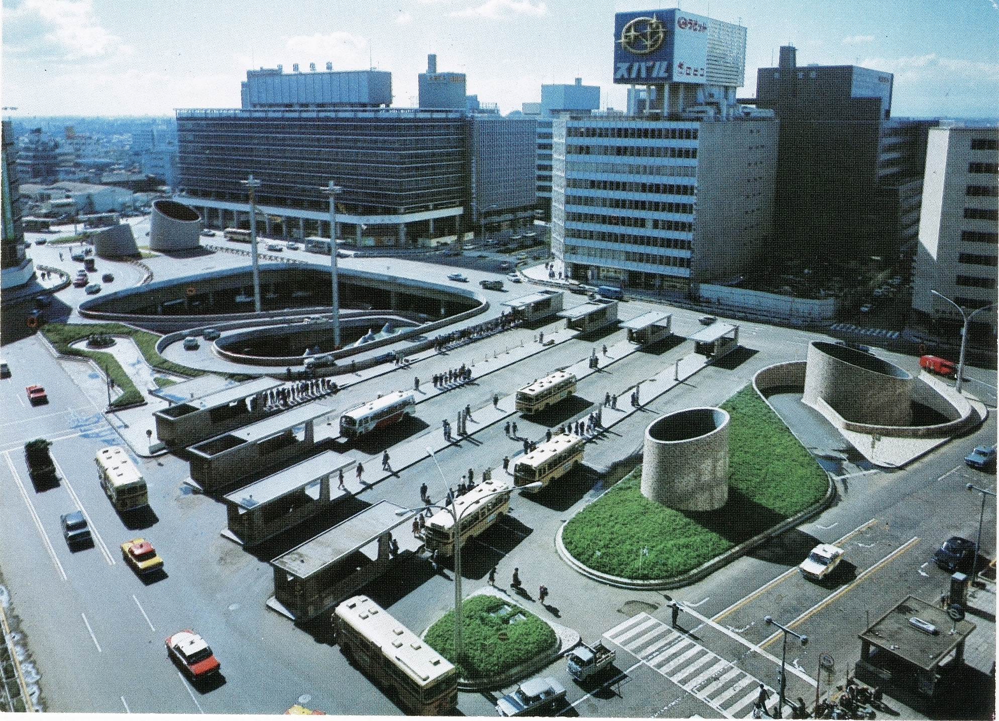 所蔵資料展写真募集用新宿駅西口広場 昭和39年 公益財団法人新宿未来創造財団